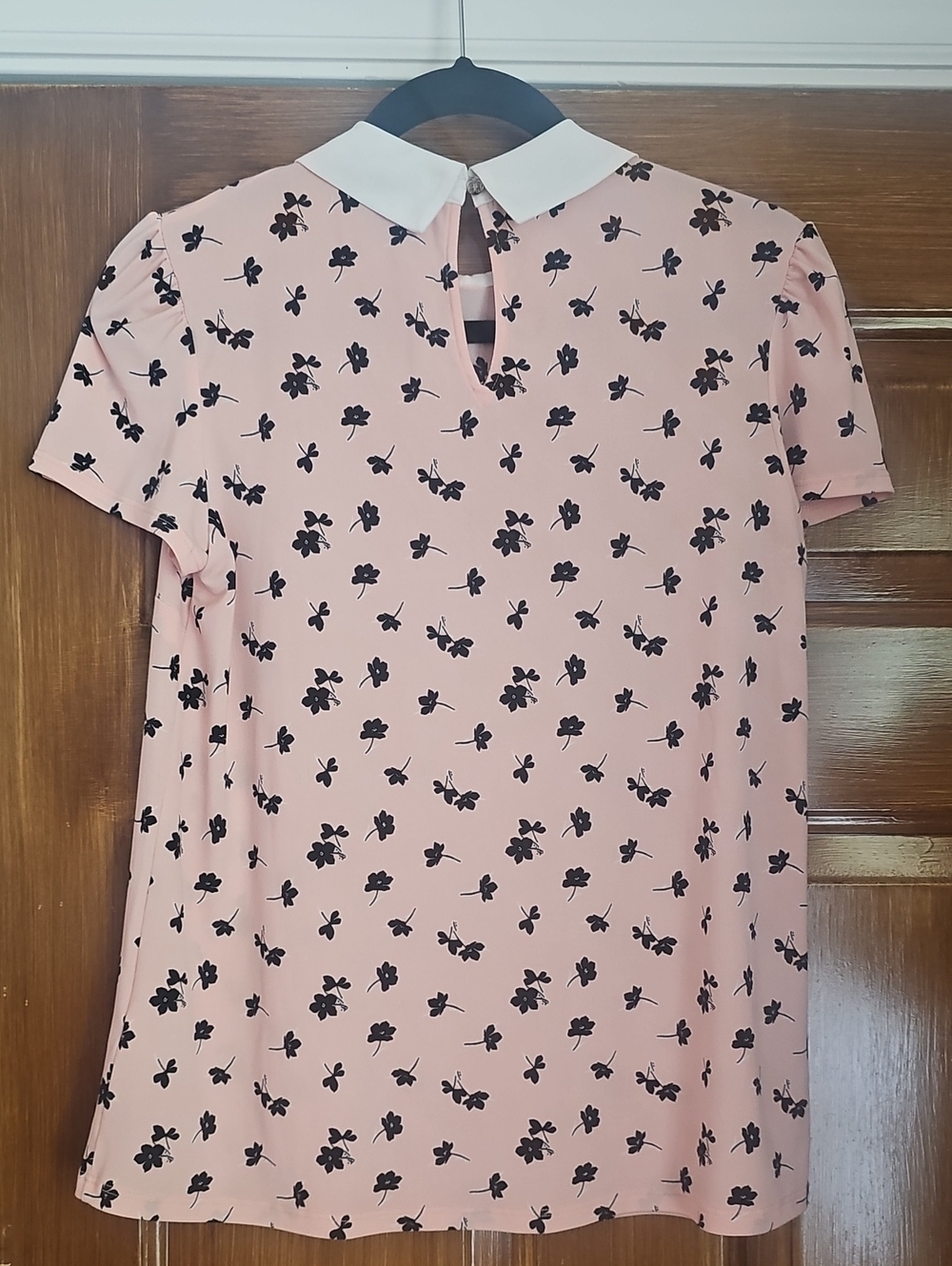 CeCe Light Pink/Peach Floral Blouse with White Peter Pan Collar. Small - Picture 4 of 4